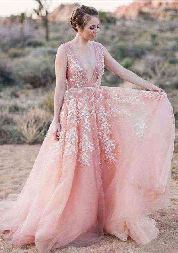 V-Neck A-Line/Princess Court Train Tulle Wedding Dress With