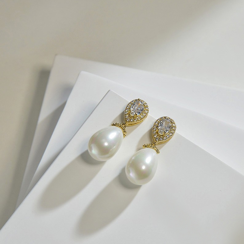 Sparking Vintage Ladies' Pearl Earrings with Rhinestone