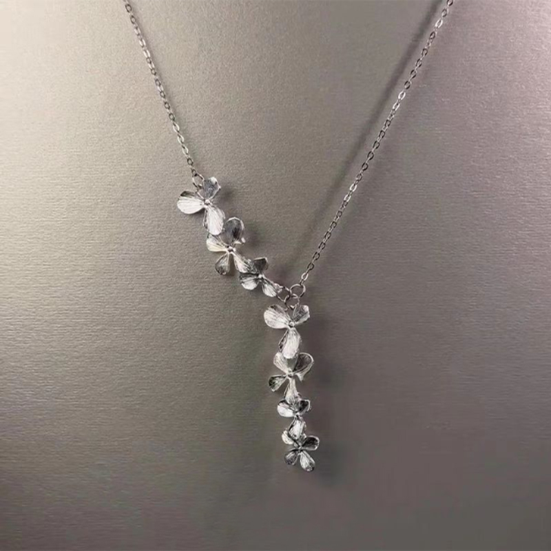 Exquisite Female Flower Alloy Necklace