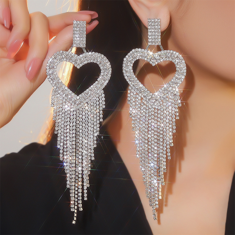 Fashionable Luxurious Female Heart Rhinestones Earrings