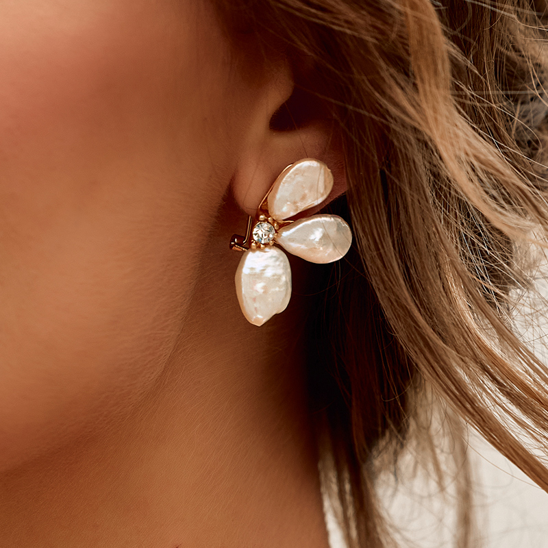 Élégant exquis petals alliage boucles d'oreilles avec zircone cubique perle