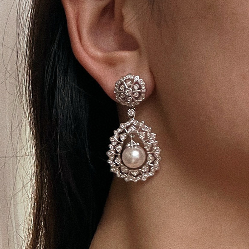 Charming Luxurious Vintage Girls' Alloy Imitation Pearls Earrings with Cubic Zirconia